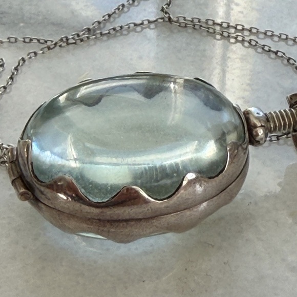 Sterling silver oval glass photo locket pendant and necklace - Picture 4 of 8